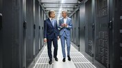 Wirtschaftsminister Wolfgang Hattmannsdorfer (l.) zu Besuch bei A1-CEO Thomas Arnoldner. Motto: ...