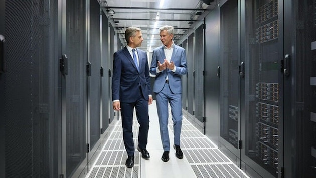 Wirtschaftsminister Wolfgang Hattmannsdorfer (l.) zu Besuch bei A1-CEO Thomas Arnoldner. Motto: Unsere Daten gehören uns.