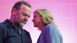 Neos-Außenministerin Beate Meinl-Reisinger mit ihrem persönlichen Diätkoch für den schlanken Staat, Staatssekretär Josef Schellhorn (Bild: APA/ERWIN SCHERIAU)