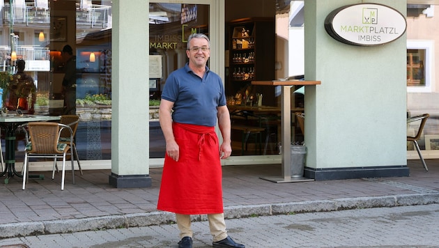 Wolfgang Fritzenwallner vom „Marktplatzl“ freut sich, wenn der lärmende Durchzugsverkehr bald einen anderen Weg nimmt.