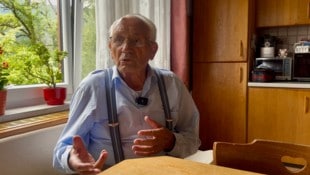 Detailgetreu erzählt Watscher vom Misstrauen, das es innerhalb von Familien gab. Gegen die wieder aufkeimende Verrohung der Gesellschaft hat er ein Rezept. (Bild: Steiner Clara Milena)