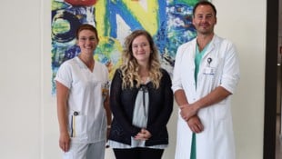 DGKP Karin Schwarzinger, Patientin Lara, Oberarzt Doz. DDr. Bernhard Grubmüller (Bild: UK Krems)