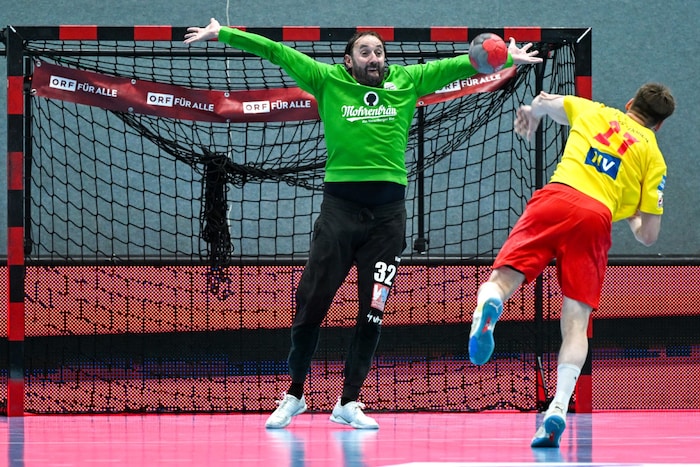 Hexer Golub Doknic hatte im ersten Finalspiel viel zu tun.