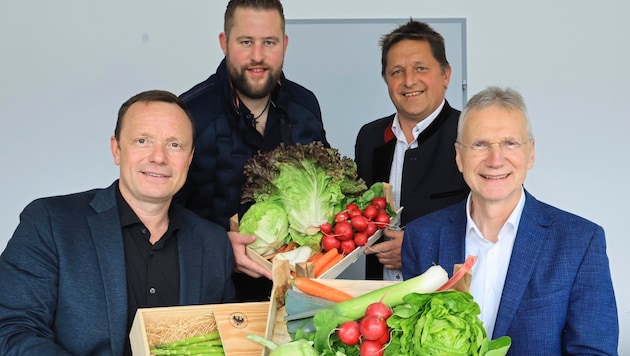 Die zwei Landwirte Romed Giner und Christof Appler, Stefan Müßigang und Wendelin Juen (v. links) ...