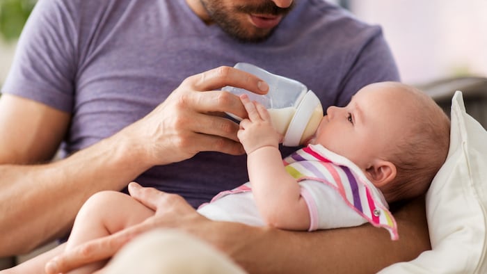 Männer ans Fläschchen! Nach wie vor übernehmen Männer weitaus weniger Kinderbetreuung als ...