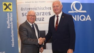 Präsident Stefan Karner und Brigadier i.R. Thomas Rapatz managen nun das Österreichische ...
