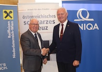 Präsident Stefan Karner und Brigadier i.R. Thomas Rapatz managen nun das Österreichische ...