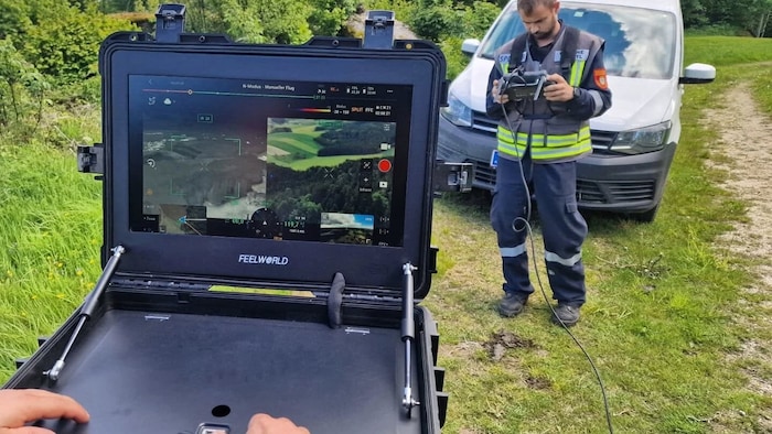 Durch den Einsatz der Drohne konnte die Feuerwehr auch zwei versteckte Kitze aufspüren.