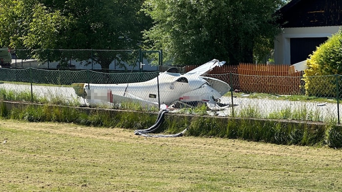 Die Trümmer waren viele Meter weit im dicht bebauten Siedlungsgebiet verstreut.