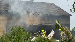 Unglücksursache vorerst unklar – Haus einsturzgefährdet (Bild: Sascha Rixkens / dpa / picturedesk.com)