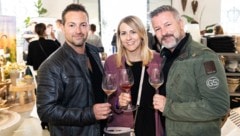 Christian Walter, Ulrike und Mario Hausecker mit Kostproben