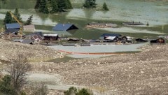 Das verschüttete und überflutete Dorf Blatten in Schweizer Kanton Wallis 