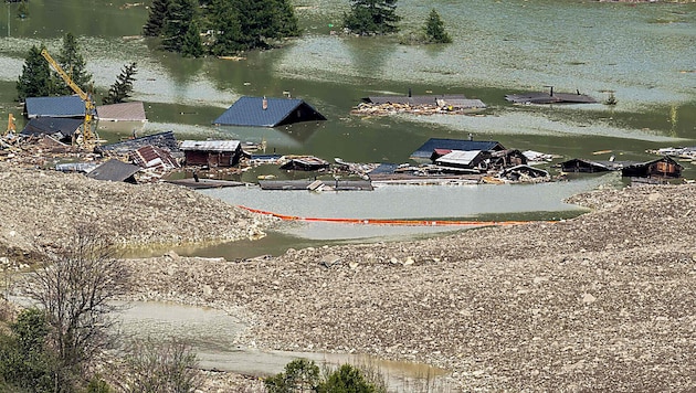 Das verschüttete und überflutete Dorf Blatten in Schweizer Kanton Wallis 