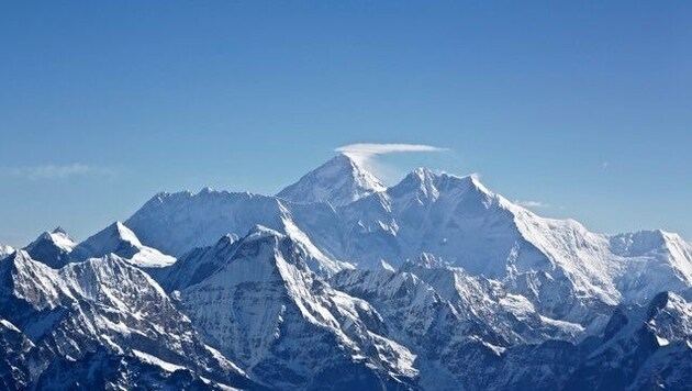 Der Gipfel des Mount Everest zieht die Menschen magisch an. Immer mehr Touristen wollen den ...