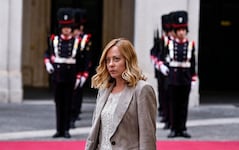 Premierministerin Girogia Meloni sorgt sich um ihre achtjährige Tochter und ruft zu einem gemeinsamen Kampf gegen Hass im Netz auf. (Bild: EPA/RICCARDO ANTIMIANI)