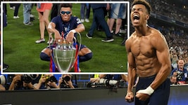 Desire Doue sind Weltrekord! Sein Sixpack mutet auch rekordverdächtig an.