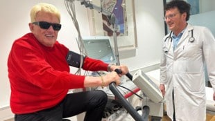 Star-Entertainer Heino beim Kitzbüheler Arzt Bernhard Heindl.