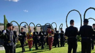 Bedeutsam sind die Figuren des Reiftanzes, der auf einen Streik der Knappen zurückgeht. Achtmal ...