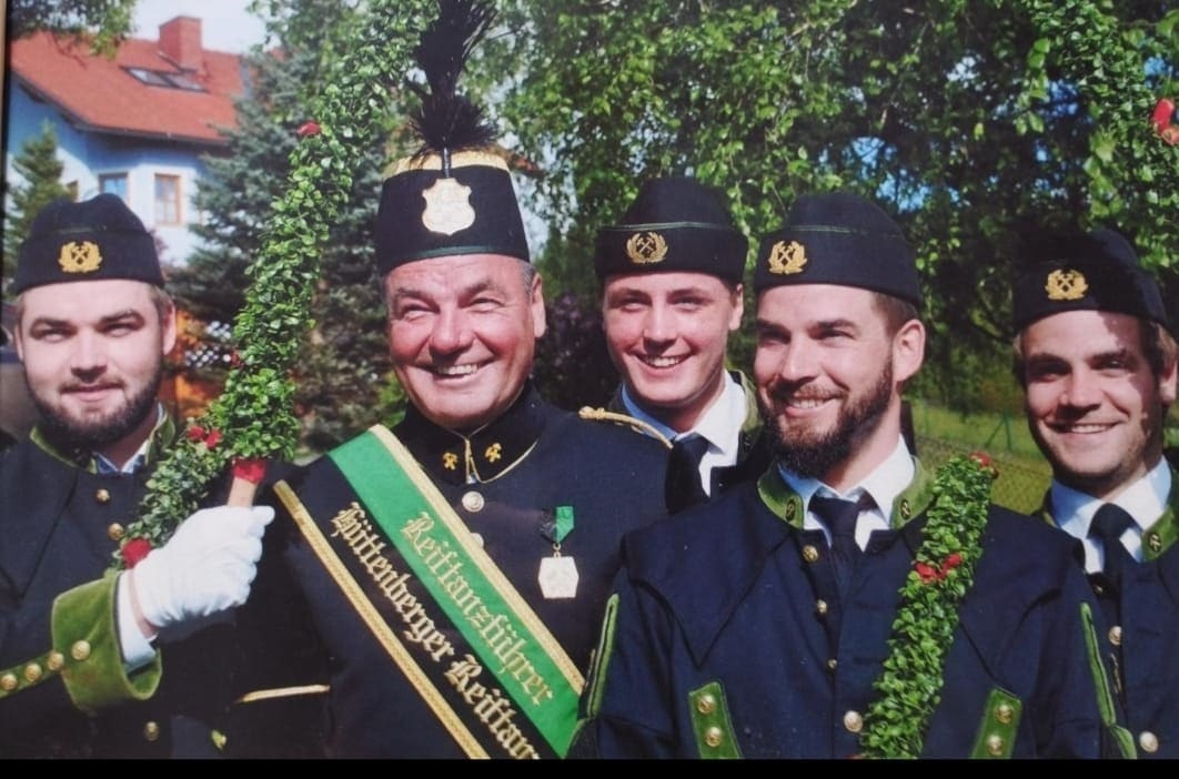 Wenn der Vater mit den Söhnen: Fünf Leikams beim Reiftanz. (Bild: Reiftanz Hüttenberg Leikam) Wenn der Vater mit den Söhnen: Fünf Leikams beim Reiftanz. (Bild: Reiftanz Hüttenberg Leikam)