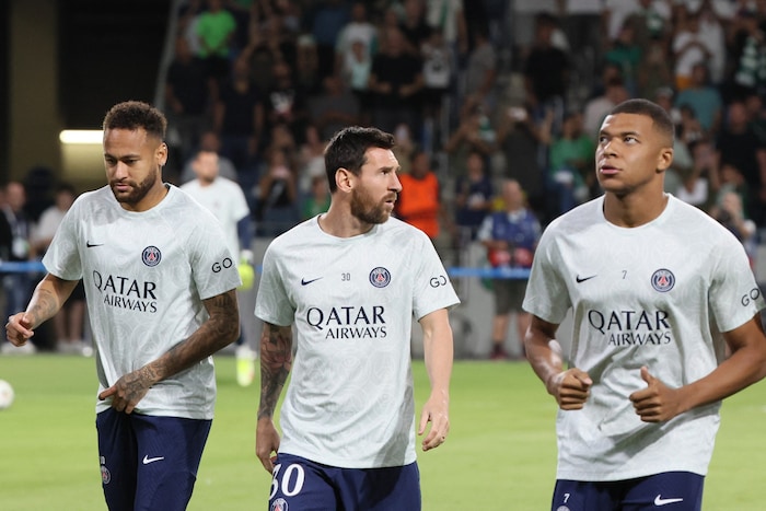 2022: Neymar, Messi und Mbappe (v. re.) vereinen ihre fußballerischen Superkräfte für PSG – ohne ...