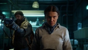 David Harbour als Jim Hopper und Millie Bobby Brown als Eleven/Elfie/Jane (Bild: © 2025 Netflix, LLC.)