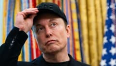 Musk bei seinem Abschieds-Auftritt im Weißen Haus. Der Tech-Milliardär wehrt sich entschieden ...