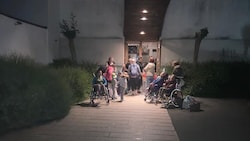 In der Nacht auf Sonntag mussten die 52 Kinder in das vom Krieg gebeutelte Land zurückkehren – ...