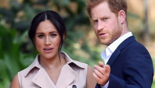 Herzogin Meghan und Prinz Harry sind 2020 in die USA ausgewandert und als aktive Mitglieder der ...