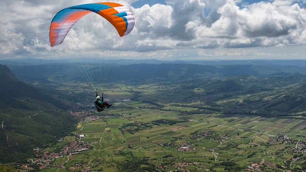 In Kärnten herrscht aktuell schönstes Sommerwetter – das lockt viele nach draußen, so auch einen Paragleiter aus der Steiermark (Symbolbild).