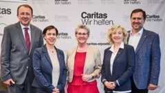 Bürgermesister Matthias Stadler mit Karin Thallauer und Petra Fischer (Caritas) sowie ...