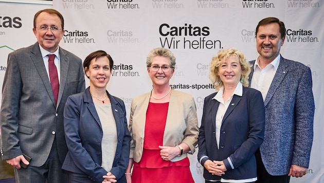 Bürgermesister Matthias Stadler mit Karin Thallauer und Petra Fischer (Caritas) sowie Landesrätin Eva Prischl und Direktor Hannes Ziselsberger. 