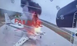 Zahlreiche Bomber brennen nach dem Drohnenangriff.