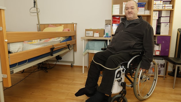 Gabriel Wind ist auf medizinische Hilfe in seiner Wohnung angewiesen. Doch er muss immer darum kämpfen.