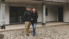 Robert und Barbara Rachelsperger vor ihrem unfertigen Haus.