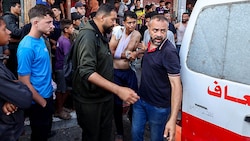 Immer wieder kommt es zu gefährlichen Zwischenfällen bei den Verteilzentren im Gazastreifen. Auch von Toten ist regelmäßig die Rede. Doch diese Angaben lassen sich nicht unabhängig prüfen. (Bild: AFP/EYAD BABA)