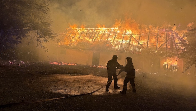 Der Großbrand im Ortszentrum der Gemeinde Stinatz wurde mutmaßlich durch einen Blitzeinschlag ausgelöst.