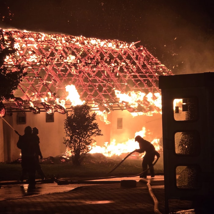 Mehrere Stunden kämpften die Florianis gegen die verheerenden Flammen an.
