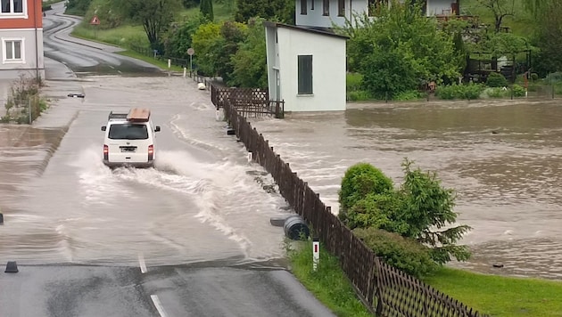 In Neuberg trat die Mürz über die Ufer, standen die Feuerwehren bis in die Nachtstunden im Einsatz.