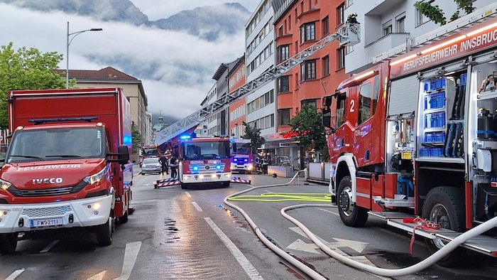 Ein Großaufgebot an Einsatzkräften rückte damals in die Wilhelm-Greil-Straße an.