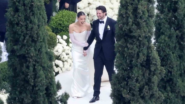 Märchenhochzeit in Weiß: Hailee Steinfeld und Josh Allen haben Ja gesagt! 