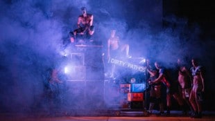 Starke apokalyptische Bilder kollidieren bei „Brotherhood“ mit konfusen Cancel-Pamphleten.. (Bild: Festwochen/Mayra Azzi)