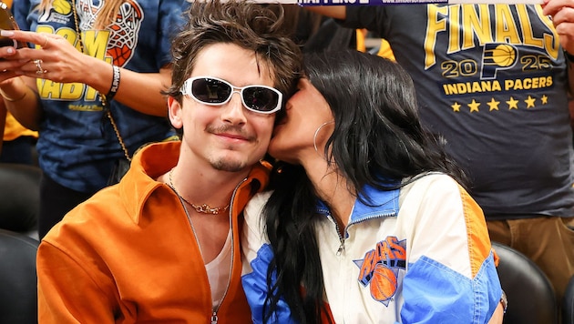 Heimliche Botschaft im Getümmel? Kylie Jenner flüstert Timothée Chalamet während des NBA-Spiels der New York Knicks gegen die Indiana Pacers in Indianapolis etwas ins Ohr.