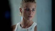 Jeanne Goursaud spielt in „Exterritorial“ die Hauptrolle. (Bild: Netflix)
