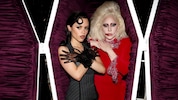 Grusel-Glamour im Sarg! Jenna Ortega und Lady Gaga feiern „Tudum 2025“ im Totenbett! (Bild: 2025 Kevin Mazur)
