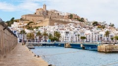 Der Platz auf der Insel ist begrenzt. Zur Entlastung von Orten wie Dalt Vila (hier im Bild) ...