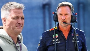 Ralf Schumacher hegt den Verdacht, Max Verstappen will in der Fahrer-WM nach unten rutschen. Ein ...