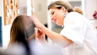 Iris Diewald-Hagen hat 2015 „eris beauty“ gegründet. Sie ist unter anderem gelernte Make-up-Artistin. (Bild: Horst Einöder/Flashpictures)