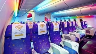 Die Bordbeleuchtung in allen Farben des Regenbogens (Bild: Scoot)