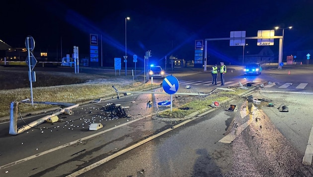 Die Ampelanlage war nach dem Crash komplett zerstört.