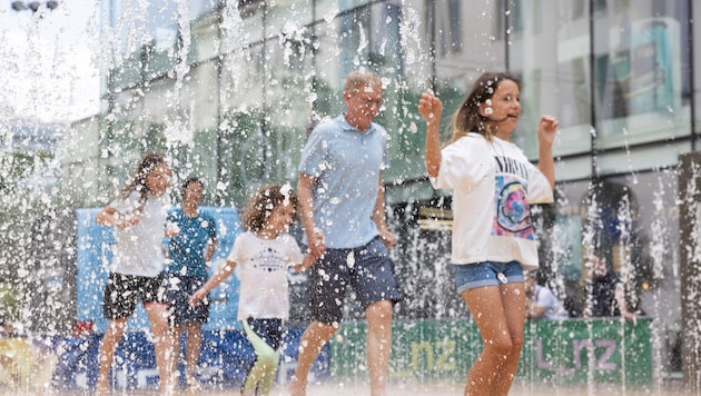 Für viel Erfrischung und tolle Shows am Abend sorgte im Vorjahr der Wasserspielplatz am Martin-Luther-Platz. Nun feiert er am Pfarrplatz ein Comeback. 